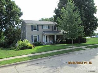 2910 Olde Country Ln, Dubuque, IA 52001