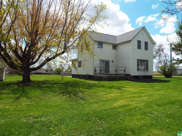 120 1st St, Ashton, IA 51232