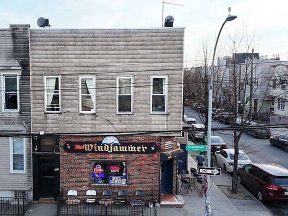 2nd image of 552 Grandview Ave