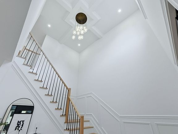 5th image of 17 Blake Dr