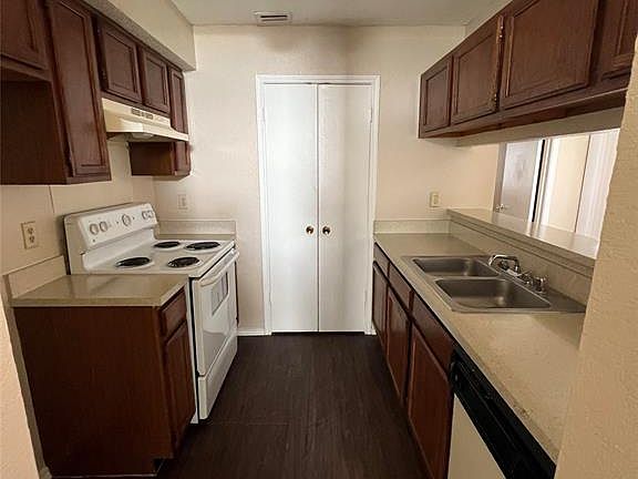 2nd image of 4931 Lomax Dr