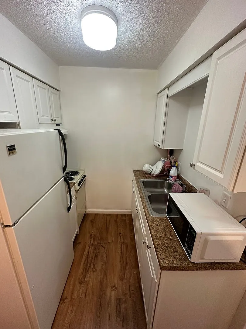 202 S Hartle Ave. Urbana, IL — Photo 2