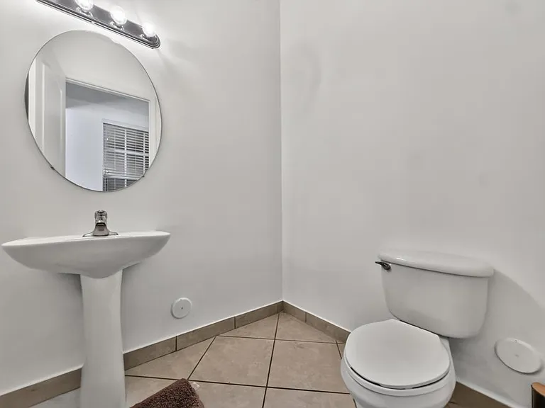 625 SW 146th Ter — Photo 24