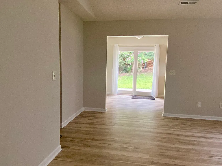 2461 Stratford Crossing Dr — Photo 7
