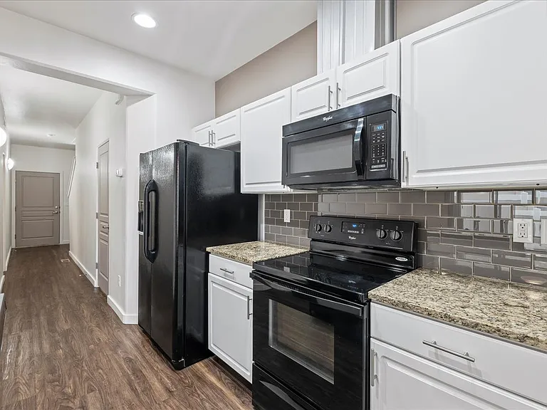 Verraso Village Townhomes — Photo 34