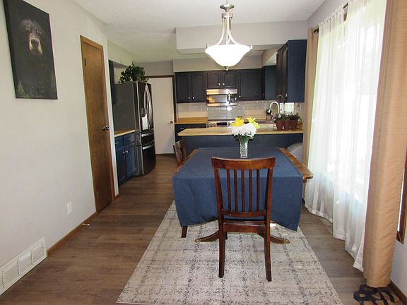 5th image of 233 E Amber Lake Dr
