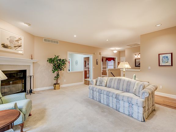3rd image of 596 Laurel Oaks Dr