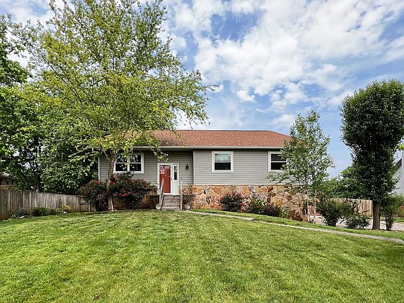 2nd image of 9305 Oakshire Cir