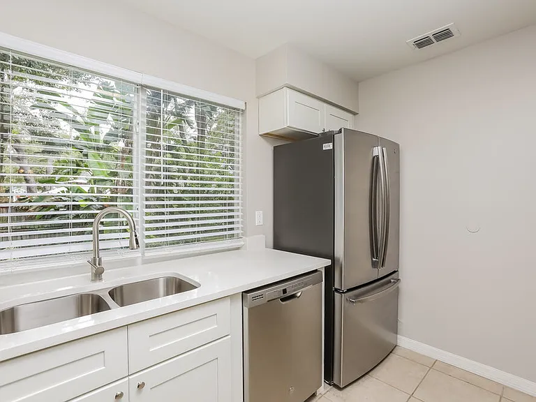 1833 Iroquois Dr — Photo 7