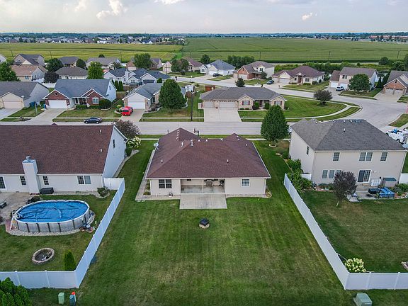 5th image of 270 Centerpoint Dr N