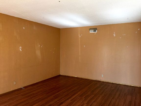 4th image of 4213 W 137th St