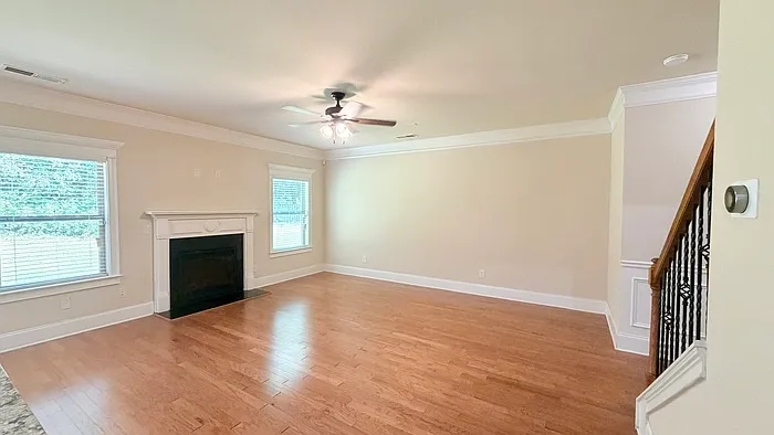 3 bed, 2.5 bath, 2000 sqft, $2,300 — Photo 3