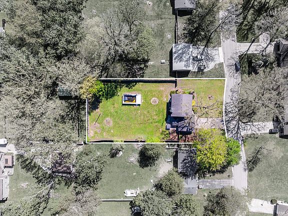 3rd image of 1504 W Tree Ln