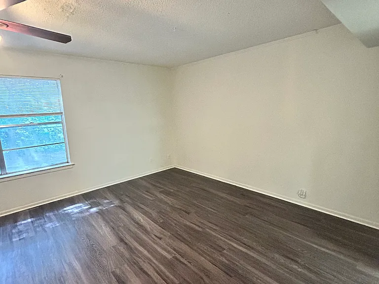 811 Jackson Keller Rd #3 — Photo 6