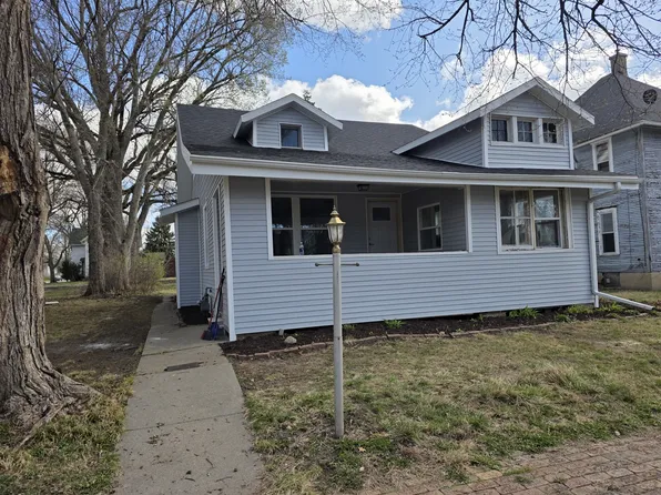 210 11th Ave, Sterling, IL 61081