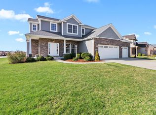 403 E Country Ridge Dr, Mahomet, IL 61853