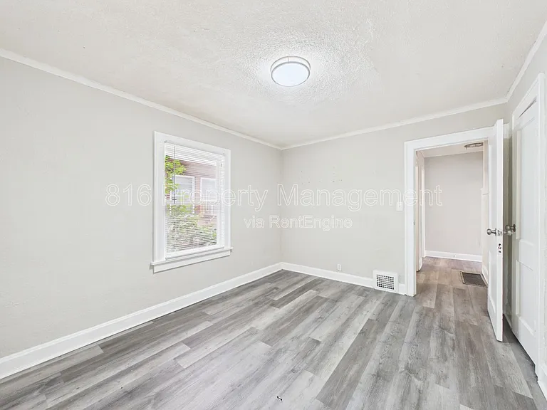 5636 Garfield Ave — Photo 14