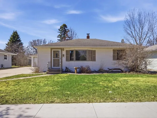 2105 6th St S, Moorhead, MN 56560
