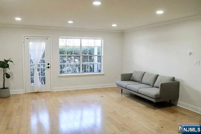 400 Crown Ct #561 — Photo 4