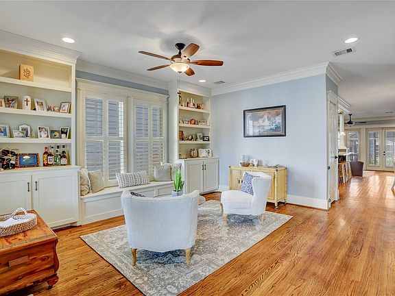 4th image of 625 W 21st St