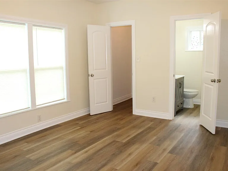 410 Hahlo St — Photo 14