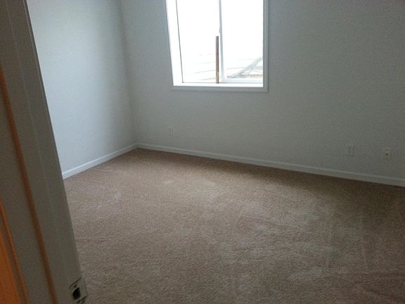 4th image of 2122 Thompson Dr