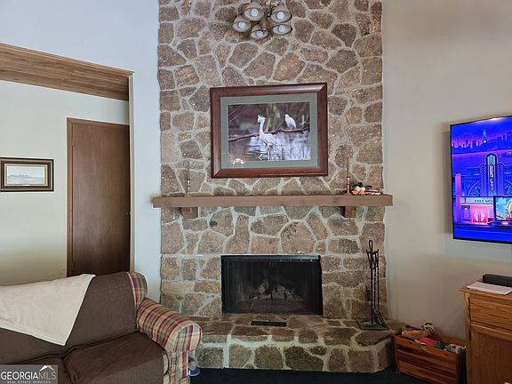 3rd image of 231 Laurelwood