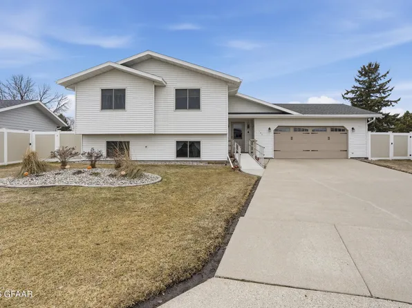 765 Big Sky Cir, Grand Forks, ND 58203