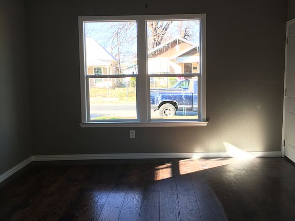 3rd image of 713 W Malta Ave