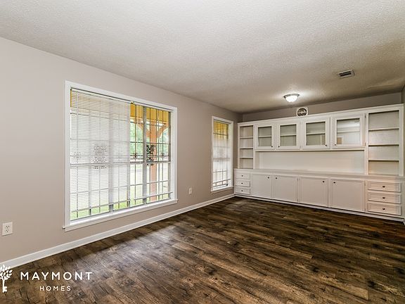 5th image of 296 Woodcliff Dr