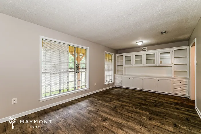 296 Woodcliff Dr — Photo 5