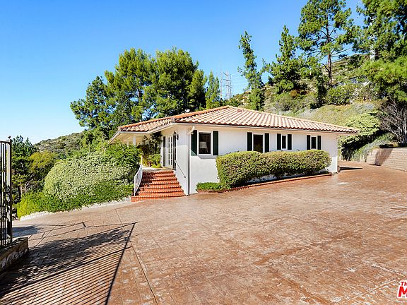 5th image of 906 Big Briar Way