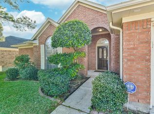 11515 Turtle Lake Dr, Houston, TX 77064