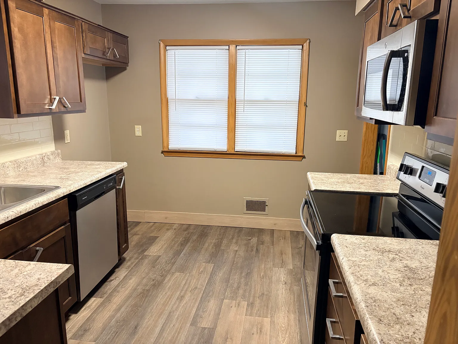 2 bed, 828 sqft, $1,600 — Photo 4