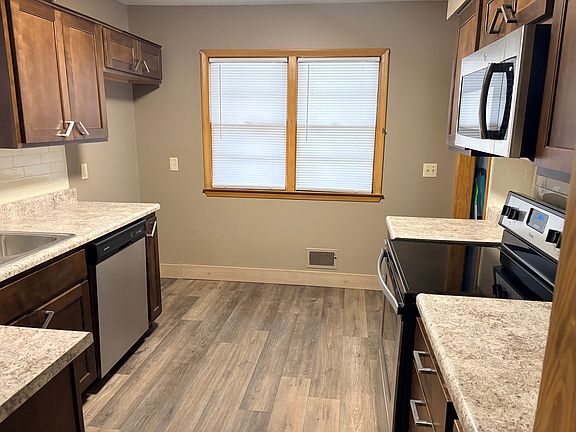 4th image of 2124 S 43rd St