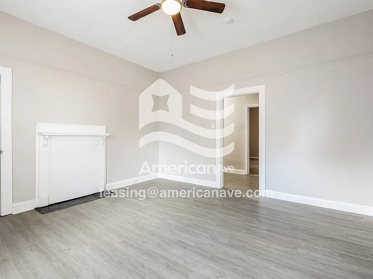 1228463_003_wm_-_living_room_13185103.jpg