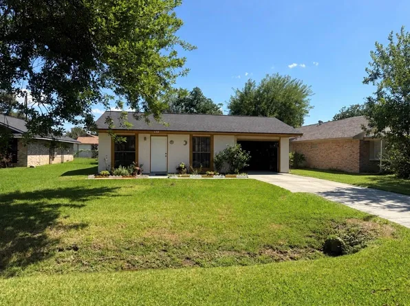 610 N 13th St, La Porte, TX 77571