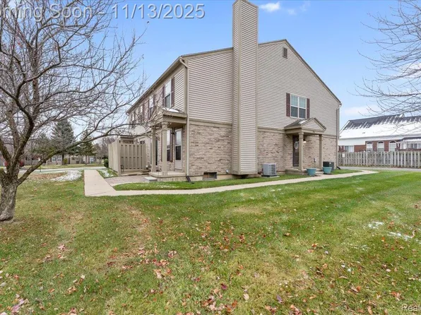 13967 Watersway Dr, Gibraltar, MI 48173