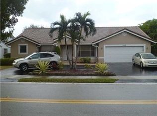 9818 N Springs Way, Coral Springs, FL 33076