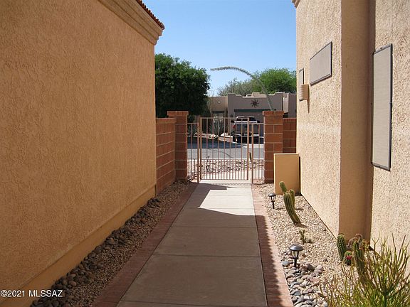 3rd image of 302 N Royal Bell Dr