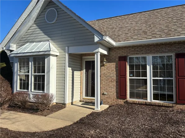 2408 Greystone Dr, Coraopolis, PA 15108