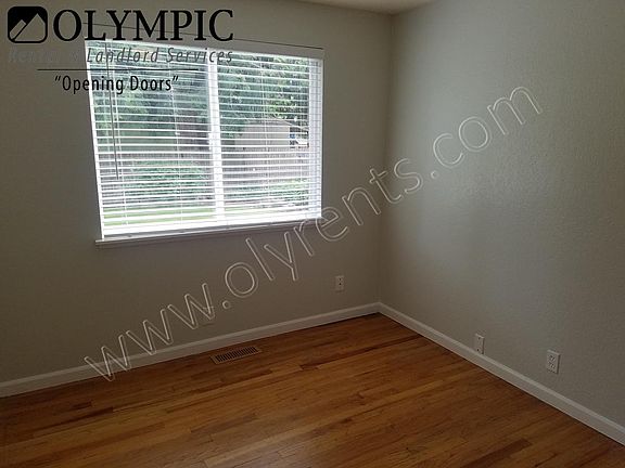 4th image of 3637 Henderson Blvd SE