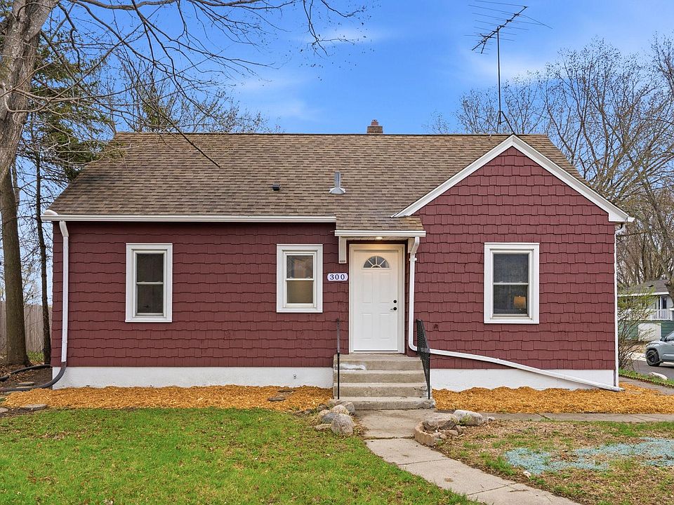1st image of 300 Grove Ave NE