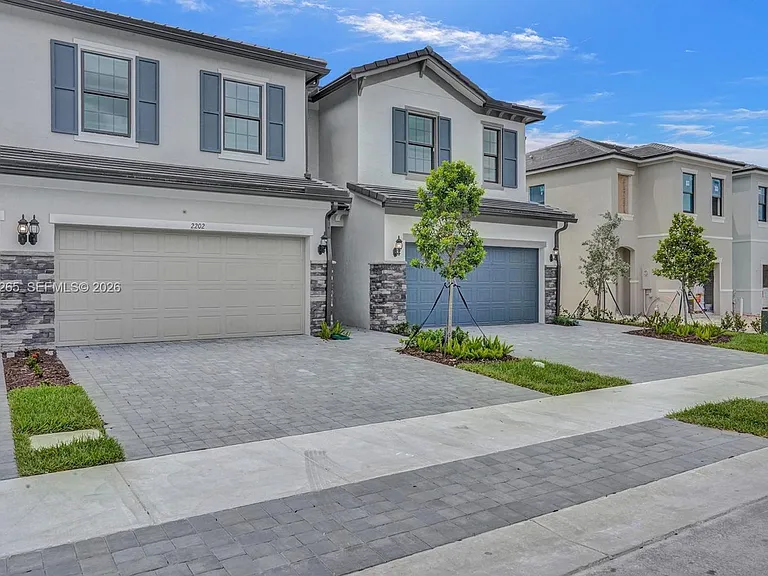 2202 S Appleton Cir S — Photo 11