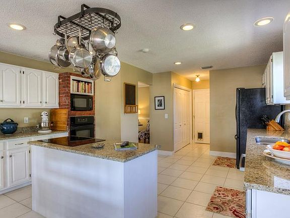 4th image of 6305 Jamaica Cir E