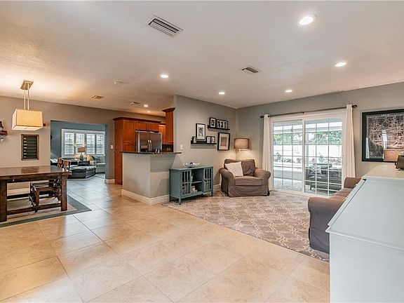 3rd image of 2526 Lake Ellen Cir