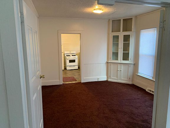 4th image of 2615 E Bessemer Ave #C