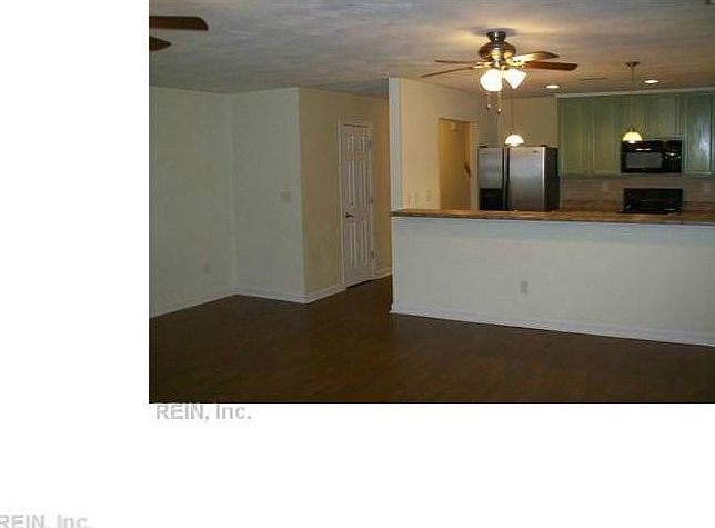2nd image of 1006 Hill St