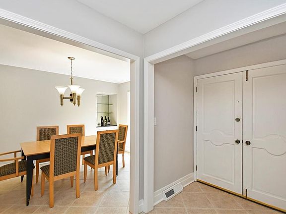 3rd image of 175 Aspenwood Dr