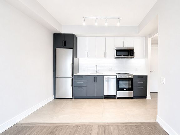 3rd image of 2525 Bathurst St #605